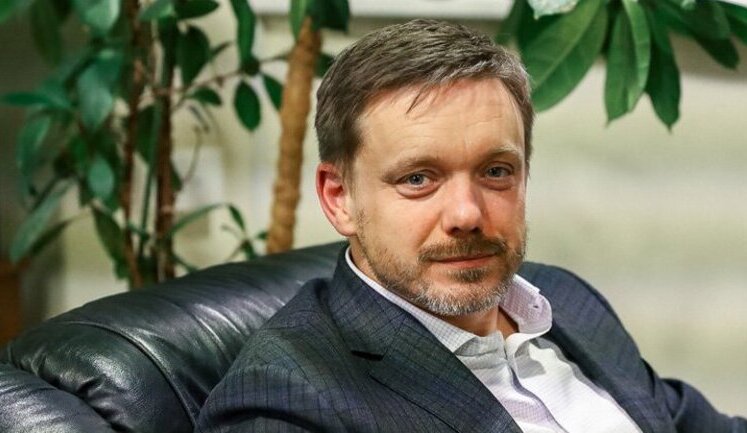Сплив строк давності: Суд закрив справу проти банкіра Мецгера за напад на журналістів. Зараз він очолює "Укрфінжитло"
