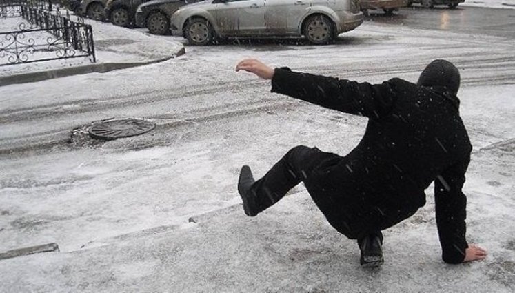 Ice on Kyiv roads caused more than 1,300 injuries over weekend