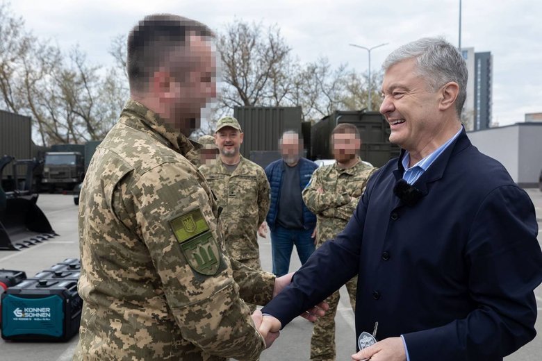 Порошенко передал спецназовцам ВСУ комплексы ПДТР 