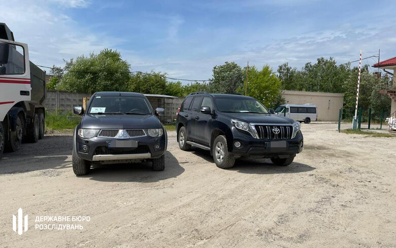ДБР передало ЗСУ 17 автомобілів, які належали підприємству родичів Медведчука та Козака  04