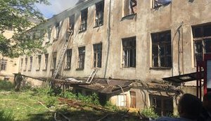 Кошти на відновлення зруйнованих ворожими обстрілами лікарні та школи в Красногорівці виділить область, - Зубко