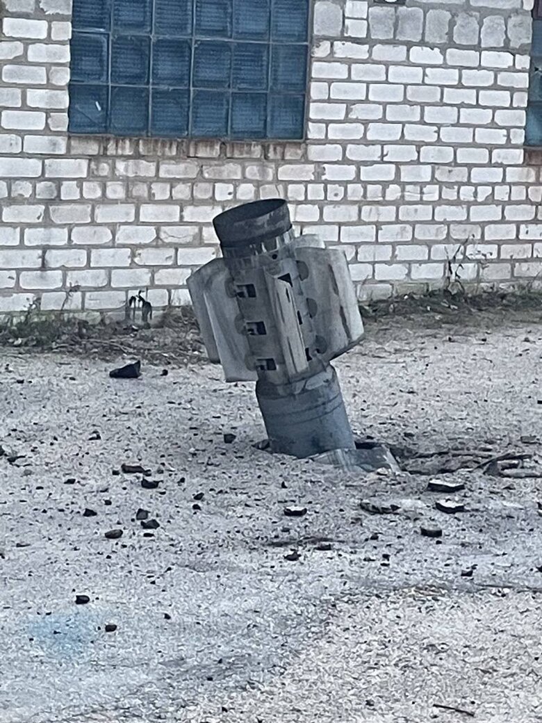 Окупанти вночі атакували касетними боєприпасами південні околиці Запоріжжя 01