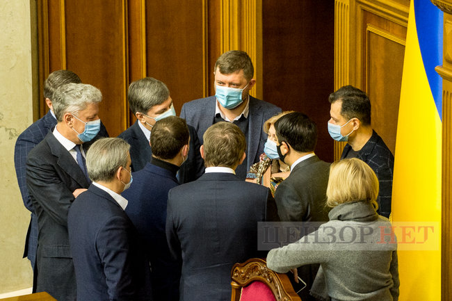 Мисягін у кріслі прем’єра, Яценко і Качура за колоною, краплі Кабанова і поцілунок слуг народу Марченко і Стефанчука, - робота ВР 18 грудня 12