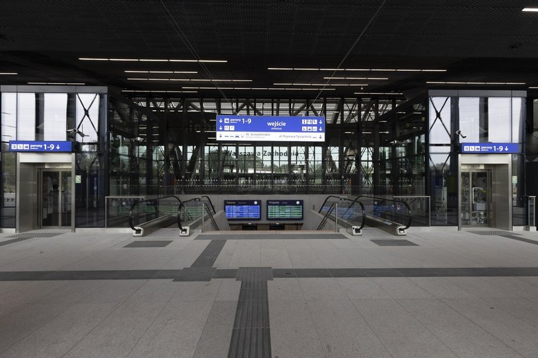 У Варшаві після ремонту відкрили один із найбільших вокзалів Польщі