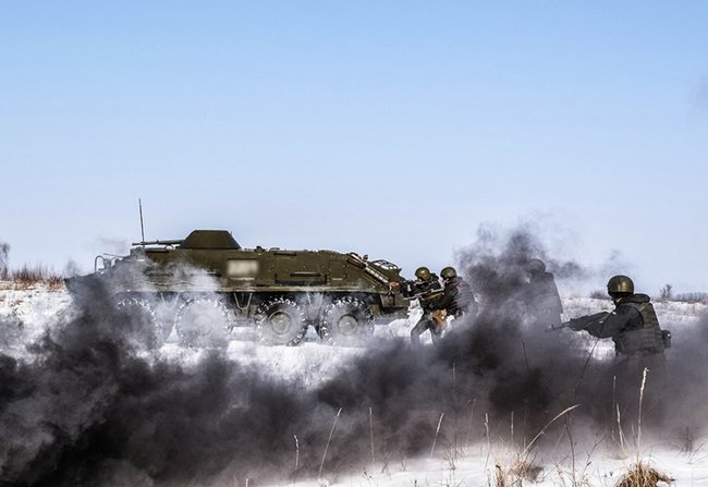 Луцкие нацгвардейцы потренировались в ведении боя в полевых условиях 03