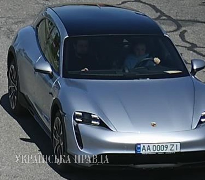Tymoshenko drives Porsche for $100,000 and rents 1,200 sq m estate from developer Nikonov at three times the lower price, - media 08