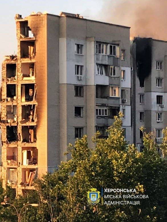 РФ скинула КАБи на багатоповерхівку в Херсоні