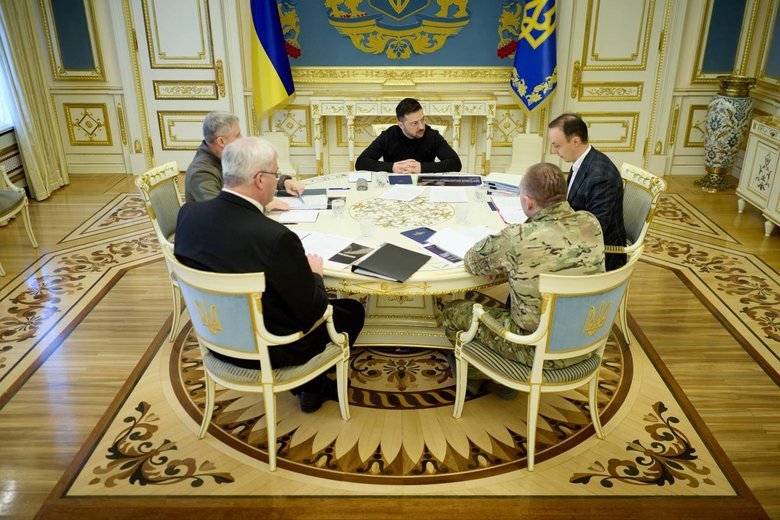 Зеленский собрал совещание по санкциям против РФ