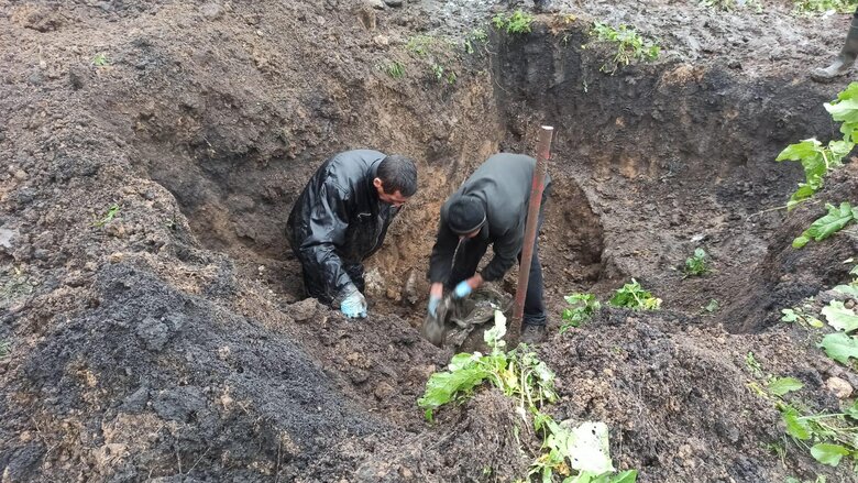 На Харківщині розпочалася ексгумація на місці масового поховання українських військових 03 На Харківщині розпочалася ексгумація на місці масового поховання українських військових 03