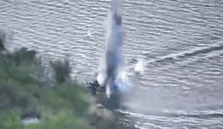 Occupier was able to swim across Dnipro on jet ski, but did not reach shore due to Ukrainian drone strike. VIDEO