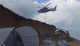 "От потока ветра палатки сровняло с землей": в курортной Грибовке вертолет одесского бизнесмена снес кемпинг и чуть не покалечил людей. ВИДЕО
