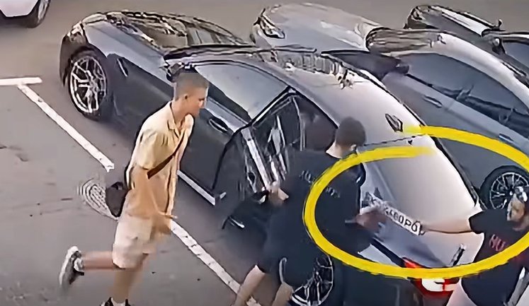 Розігнав авто до 300 км/год і мало не збив пішохода: нардеп Железняк розповів про небезпечні "покатушки" Києвом "мажора" без номерів. ВІДЕО+ФОТОрепортаж