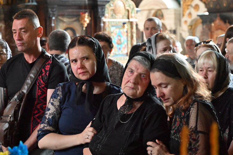 У Володимирському соборі попрощалися із загиблим у боях за Україну воїном Микитою Оптимістом Красновідом 18