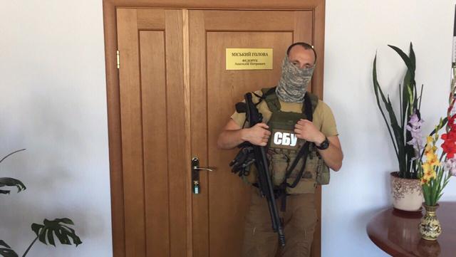 У прокуратурі повідомили подробиці обшуку в Бучанській міськраді 02
