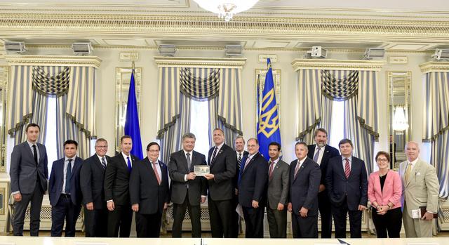 Порошенко обговорив із делегацією Конгресу США питання зміцнення обороноздатності України 01