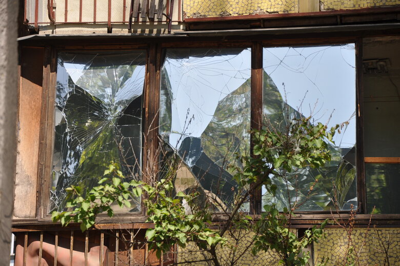 Consequences of shelling in Desnyansky district of Kyiv 13