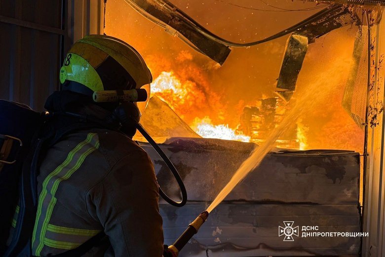 Warehouses are burning in Dnipro after a missile strike: the State Emergency Service has called in aviation