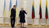 Янукович в Литве учился общаться с женщинами. ФОТОрепортаж.