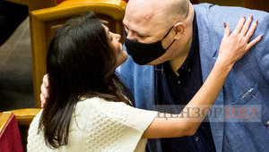 Мисягін у кріслі прем’єра, Яценко і Качура за колоною, краплі Кабанова і поцілунок "слуг народу" Марченко і Стефанчука, - робота ВР 18 грудня. ФОТОрепортаж