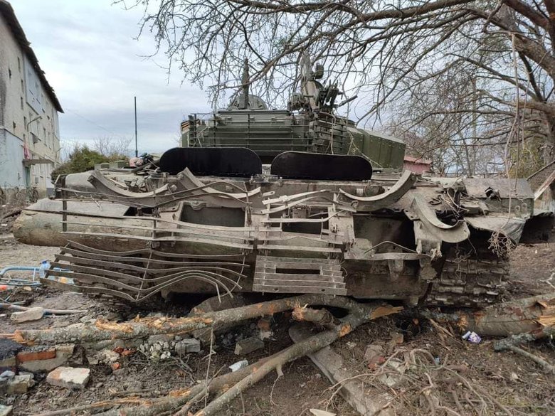 Околиці звільненого Тростянця завалені розбитою технікою російських окупантів 05