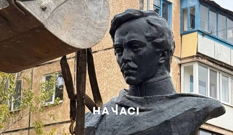 Monuments to Pushkin and Lermontov dismantled in Kryvyi Rih. PHOTOS