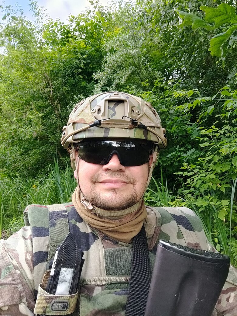 Антон Даниленко: Росіяни просто працювали по графіку. О десятій годині бабах, і починається. Декілька десятків снарядів. Могло іти дві людини і по них випускали 6-7 ракет Граду 03