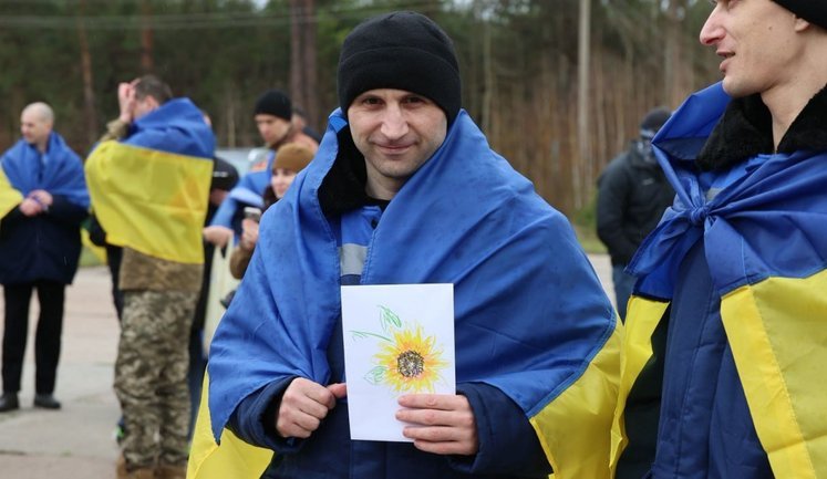 Відбувся обмін полоненими: визволено 175 військових та семеро цивільних, - Зеленський. ФОТО