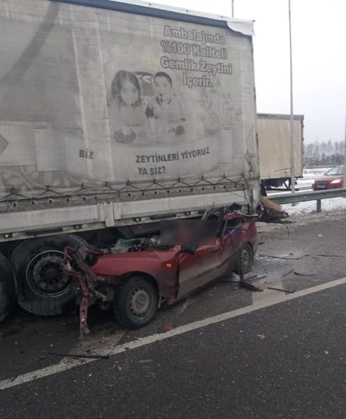 В результаті зіткнення вантажівки та легковика на Київщині загинули 4 особи, - поліція 03