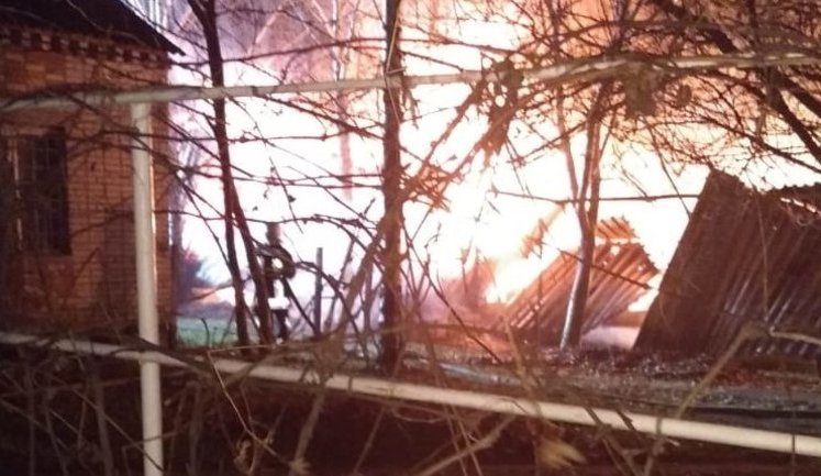 Під час пожежі на складі 59-ї ОМБр в Гайсині згоріли шоломи, бронежилети і форма: сума збитку 10,5 млн грн, - військова прокуратура. ФОТОрепортаж