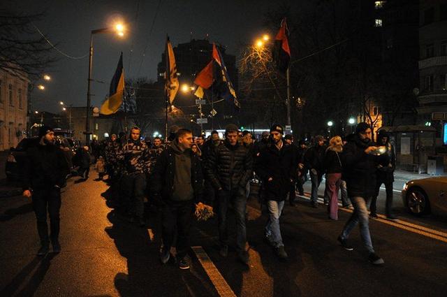 Националисты провели в Киеве акцию памяти жертв Голодомора 01