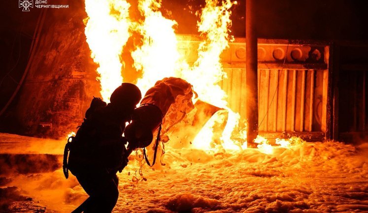 Россияне целенаправленно ударили по спасателям на Черниговщине: ранены 4 пожарных. ФОТОрепортаж