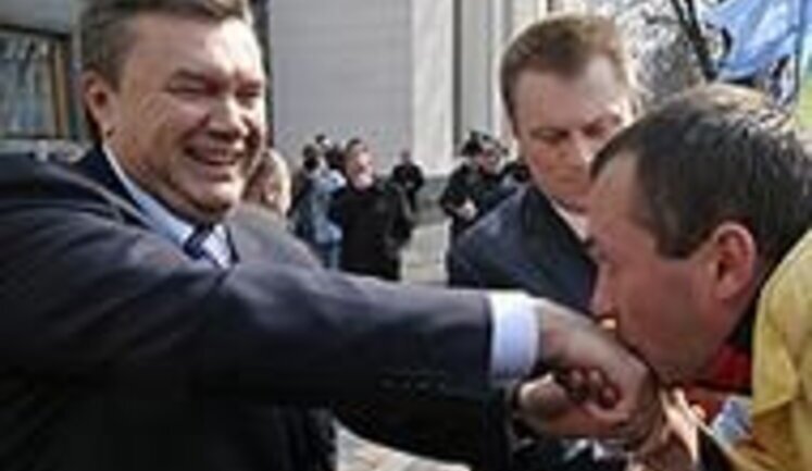 ПРЕЗИДЕНТ УДОВЛЕТВОРИЛ ГЕЕВ, ЛЕСБИЯНОК И ПРОЧИХ ЛГТБ