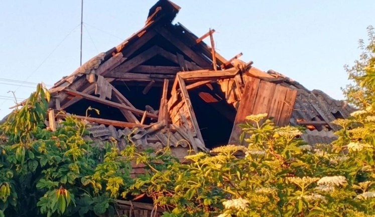 Росіяни понад 40 разів атакували Дніпропетровщину: двоє поранених, пошкоджено заклад освіти, дитсадок та агропідприємство