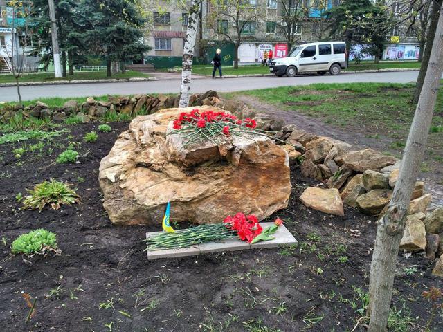 Памятний знак воїнам АТО вкрали у Дружківці 01