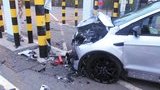 Розбитий автомобіль і пошкоджена інфраструктура: нетверезий чоловік намагався прорватися через прикордонний пост на Чернігівщині. ФОТОрепортаж