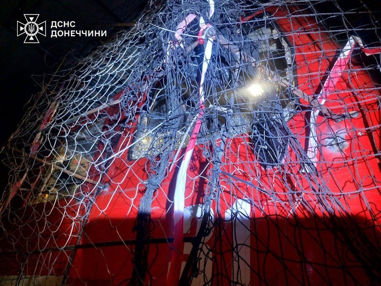 В Александровке после российской атаки горела крыша пожарной части