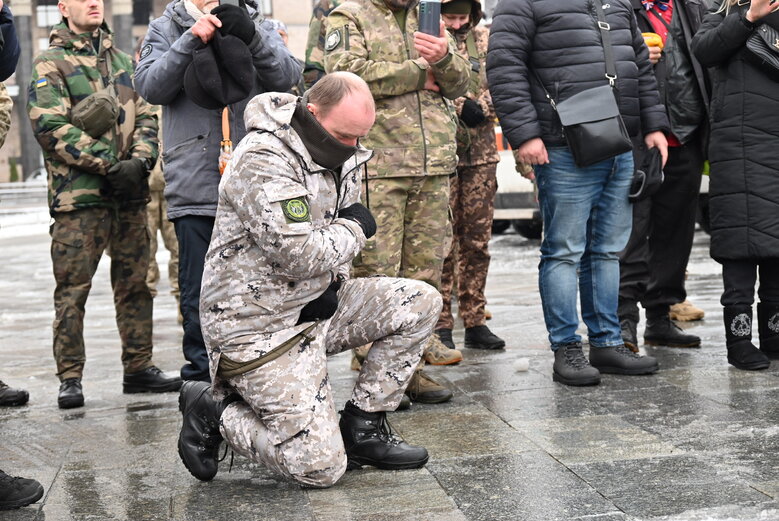 С погибшим защитником Украины, ультрас Динамо и политзаключенным времен Януковича Сергеем Павличенко простились в Киеве 19