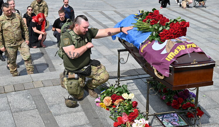На київському Майдані попрощалися із бойовим медиком Дар’єю Філіп’євою (Блискавкою), яка загинула на фронті. ВІДЕО+ФОТОрепортаж