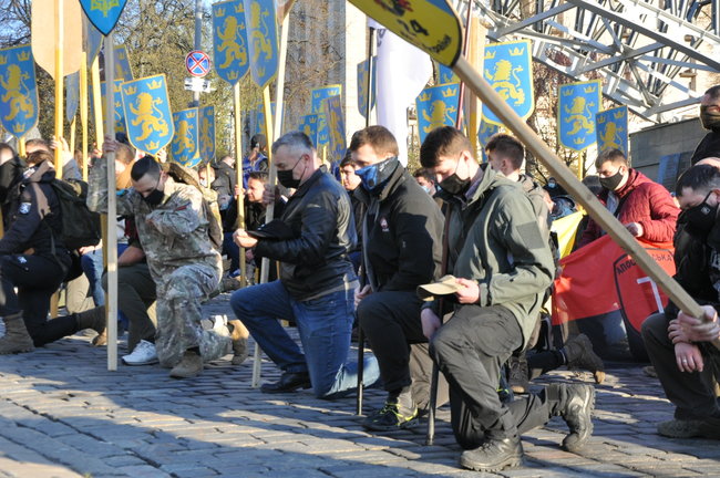 У центрі Києва відбувся марш вишиванок на честь дивізії СС Галичина 34