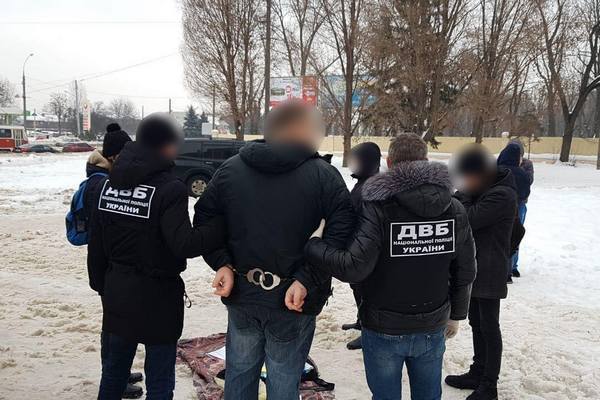 Майор полиции задержан на Харьковщине при получении 20 тыс. грн взятки за закрытие дела, - прокуратура 05