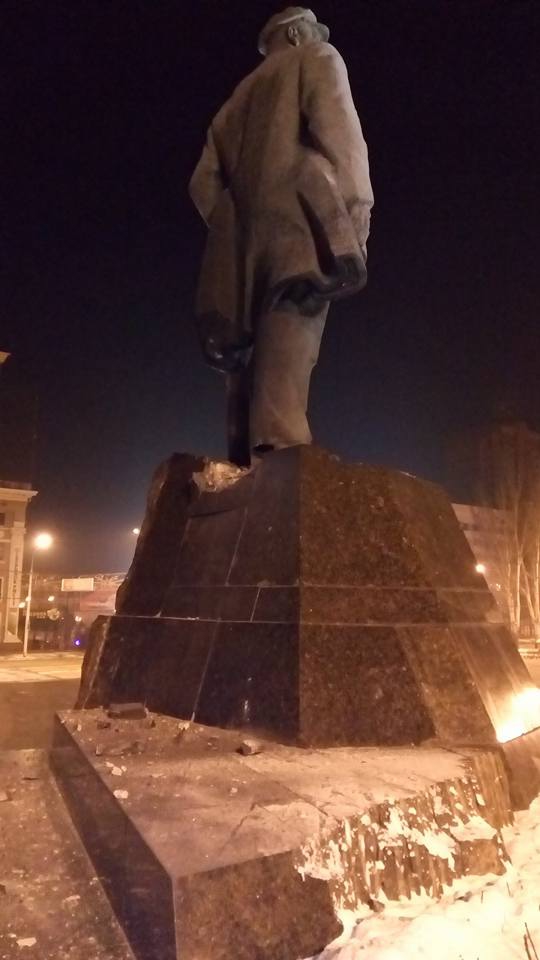 ленин донецк памятник