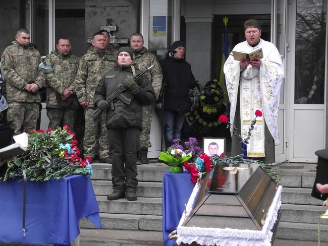 С воином 58-й ОМПБр Антоном Хобой, погибшим 26 января на Донбассе, простились в Шостке 15