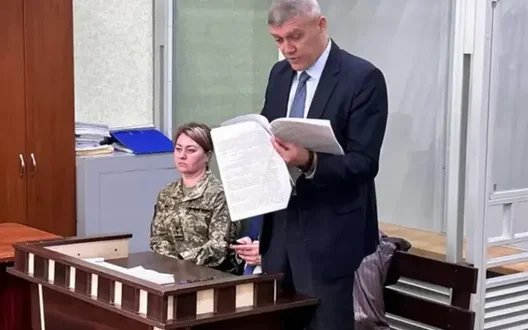 Вимагала підписати документи, била та душила чоловіка: експосадовиця ТЦК визнала вину, суд виніс їй вирок