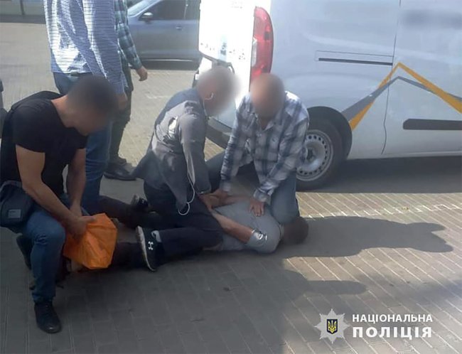 Хотел отомстить экс-жене, убив ее нового возлюбленного: правоохранители инсценировали заказное убийство и задержали заказчика в Славянске 01