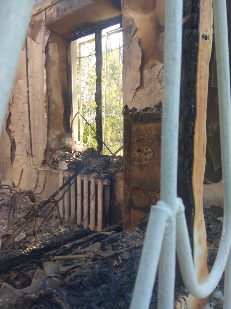 В результате вражеской атаки сгорел сельский совет в селе Малая Токмачка в Запорожской области, есть пострадавшая, - ОВА 06