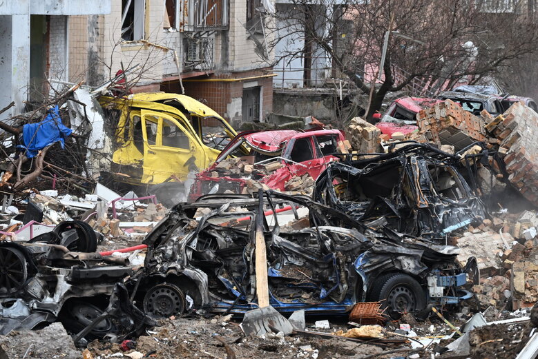 Consequences of Russian missile strike on house in Solomianskyi district of Kyiv 05