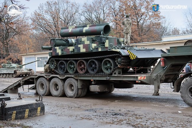 Укроборонпром передав ЗСУ оновлений броньований тягач-евакуатор БТС-4 01