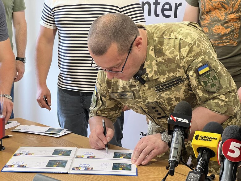 В Україні випустили марки з портретами полеглих прикордонників 07