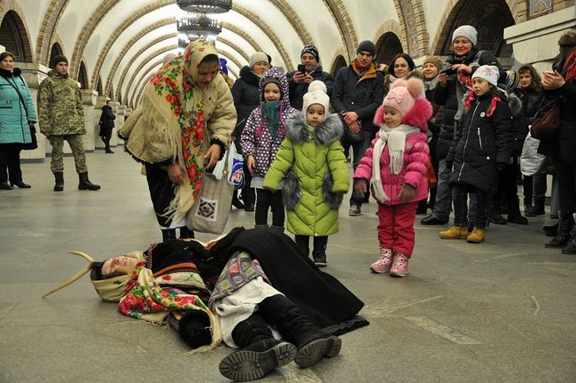 Водіння кози та маланкування, - в центре Киева отметили старый Новый год 07