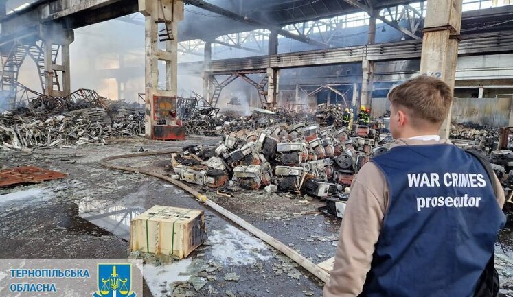 Наслідки ракетних обстрілів Тернопільщини: знищено дачний кооператив та майже 50 автомобілів. ФОТО